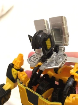 [Masterpiece Tiers] OMNIGONIX V-01 SPINOUT aka SUNSTREAKER - Sortie Début 2016 - Page 3 UAHKjwg5