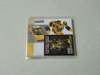 [Masterpiece Tiers] BADCUBE OTS-08 SUNSURGE aka SUNSTREAKER - Sortie Janvier 2016 - Page 4 V8WNLscm