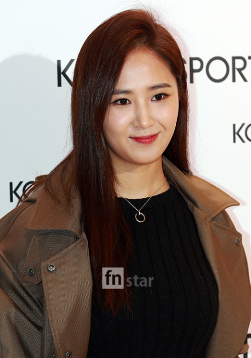 [PIC][29-01-2015]Yuri và HyoYeon tham dự sự kiện "Kolon Sport 2015 S/S Collection" vào chiều nay Tumblr_nixtubr6VK1sewbc1o1_500