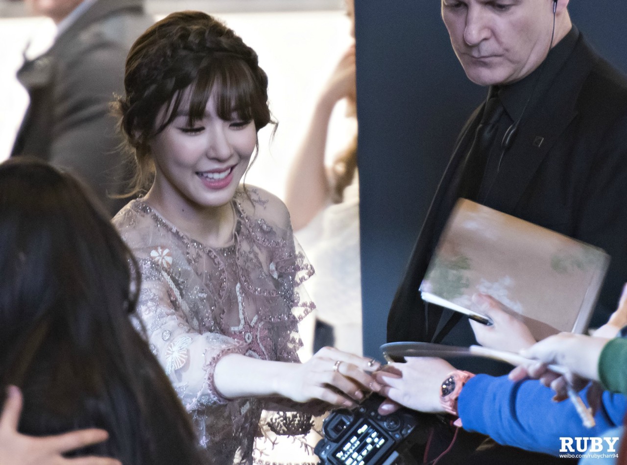 [PIC][04-02-2015]Tiffany khởi hành đi Hồng Kông để tham dự sự kện "Valentino Flagship Grand Opening" vào trưa nay - Page 3 Tumblr_njb289yI1V1sewbc1o1_1280