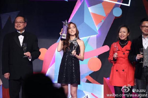 [PIC][07-12-2014]Jessica khởi hành đi Hồng Kông để tham dự "Yahoo Asia Buzz Award 2014" vào sáng nay - Page 2 Tumblr_ng9w3h98za1sewbc1o1_1280