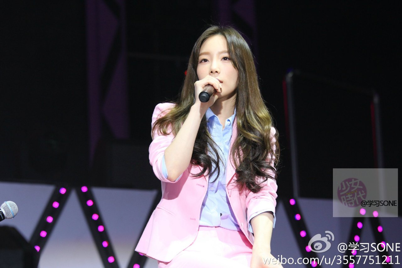 [PIC][29-11-2014]SNSD khởi hành đi Trung Quốc để tham dự "China for GG 1st Fan Party in Bejing" vào sáng nay - Page 8 Tumblr_nfyn9wTz9a1sewbc1o4_1280