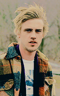 Boyd Holbrook - 200*320 Tumblr_o53zufPXU61u7ut5io9_250