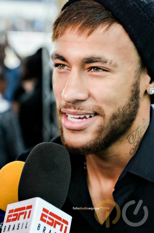 Neymar Jr. - Page 26 Tumblr_nh652uKLUJ1r7ymz1o1_500