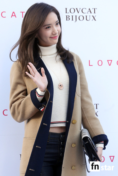 [PIC][24-10-2015]YoonA tham dự buổi fansign cho thương hiệu "LOVCAT" vào chiều nay Tumblr_nwpskkckWr1sewbc1o1_500