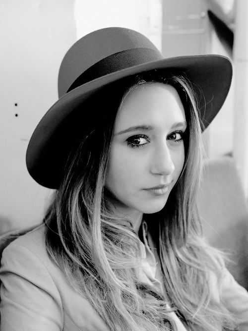 ;taissa perfect farmiga♡ - Página 2 Tumblr_nsocnawNTl1srtfabo1_500