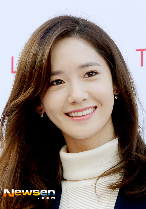 [PIC][24-10-2015]YoonA tham dự buổi fansign cho thương hiệu "LOVCAT" vào chiều nay Tumblr_nwpttjwMyy1sewbc1o1_500