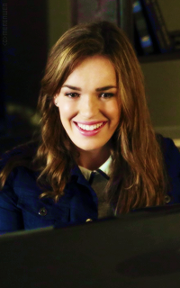 Elizabeth Henstridge  Tumblr_nou1ou0Bkk1s2y5bao2_250