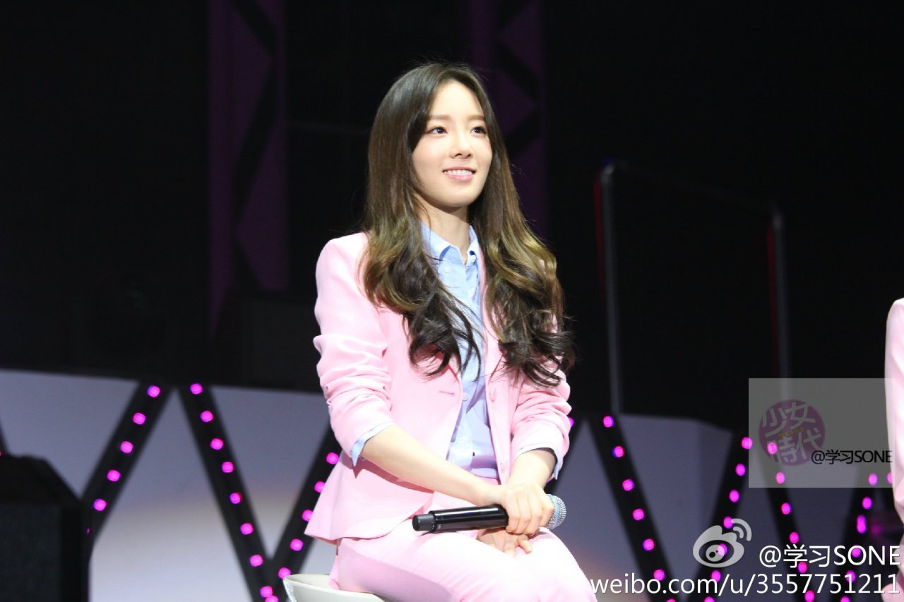 [PIC][29-11-2014]SNSD khởi hành đi Trung Quốc để tham dự "China for GG 1st Fan Party in Bejing" vào sáng nay - Page 8 Tumblr_nfyn9wTz9a1sewbc1o5_1280