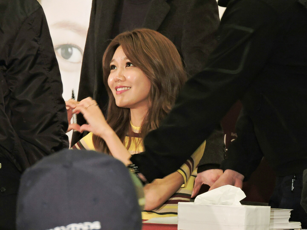 [PIC][04-02-2015]SooYoung xuất phát đi Hồng Kông để tham dự buổi fansign cho thương hiệu mỹ phẩm "LLang" - Page 3 Tumblr_njb0joPymO1sewbc1o2_1280