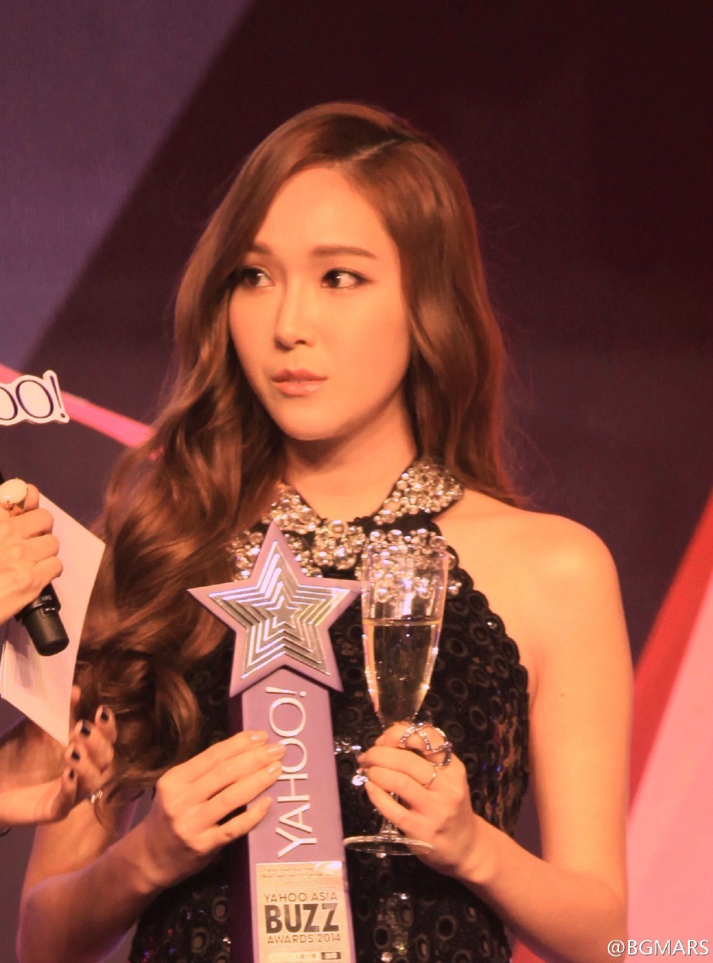 [PIC][07-12-2014]Jessica khởi hành đi Hồng Kông để tham dự "Yahoo Asia Buzz Award 2014" vào sáng nay - Page 2 Tumblr_ngaw0igPcF1sewbc1o2_1280