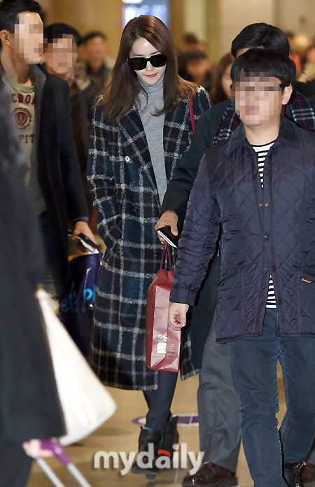 [PIC][28-11-2015]YoonA trở về Hàn Quốc vào chiều nay Tumblr_nyj1b5OLMb1sewbc1o2_r1_500