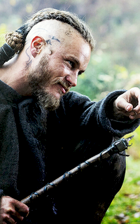 Travis Fimmel Tumblr_nz07avZH151si4f6yo3_250