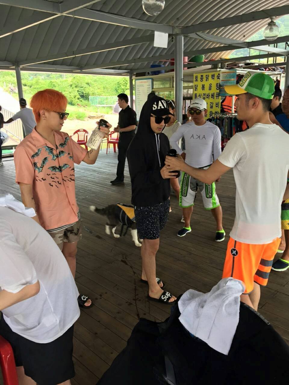 [15/7/15][Pho] GDYB ghi hình cho Infinity Challenge tại công viên nước Chuncheon (14/7) Tumblr_nrhb2hcvZg1qb2yato4_r1_1280