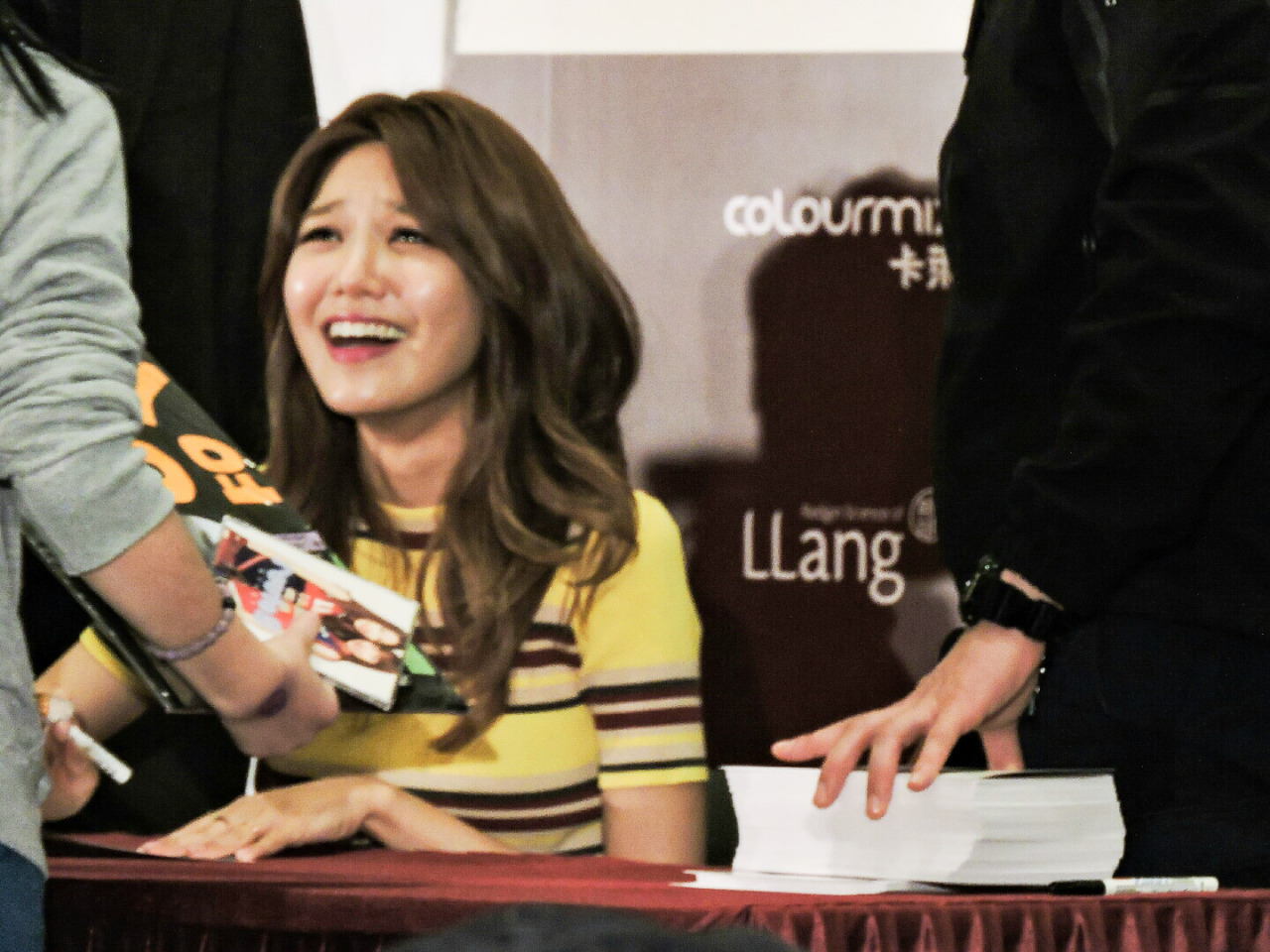 [PIC][04-02-2015]SooYoung xuất phát đi Hồng Kông để tham dự buổi fansign cho thương hiệu mỹ phẩm "LLang" - Page 3 Tumblr_njb0nyO9T11sewbc1o2_1280