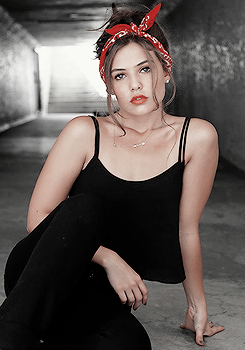 Danielle Campbell Tumblr_o016ptQI691u2lgtjo3_250