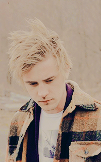 Boyd Holbrook - 200*320 Tumblr_o53zufPXU61u7ut5io5_250