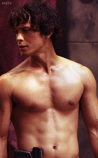 Bob Morley Tumblr_nkwvmt5onC1rnqz3no2_250