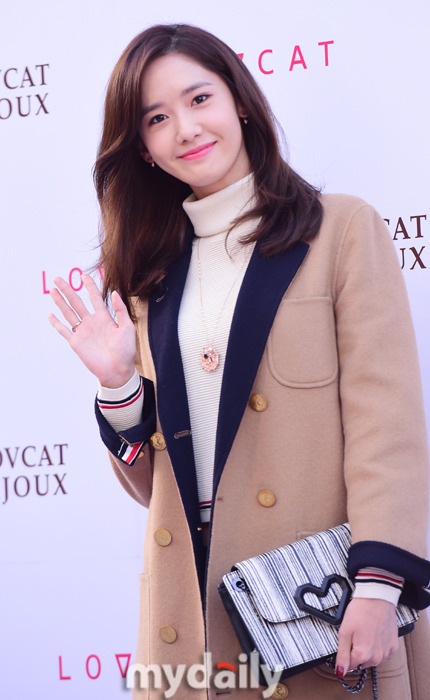 [PIC][24-10-2015]YoonA tham dự buổi fansign cho thương hiệu "LOVCAT" vào chiều nay Tumblr_nwpsuoF6ku1sewbc1o1_500