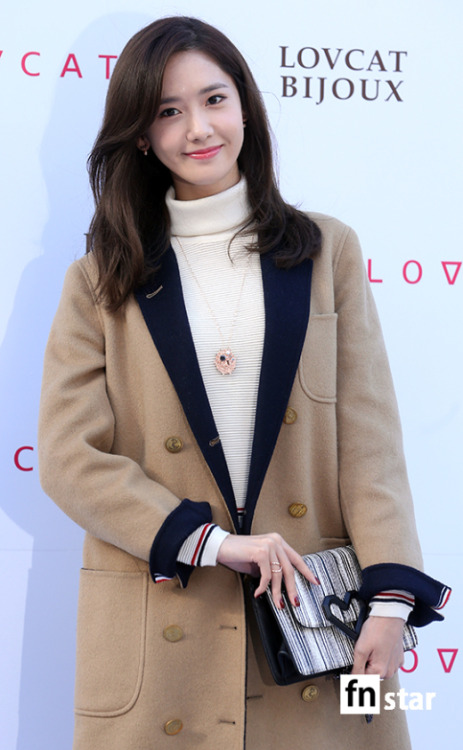 [PIC][24-10-2015]YoonA tham dự buổi fansign cho thương hiệu "LOVCAT" vào chiều nay Tumblr_nwpoweaJLC1sewbc1o1_500