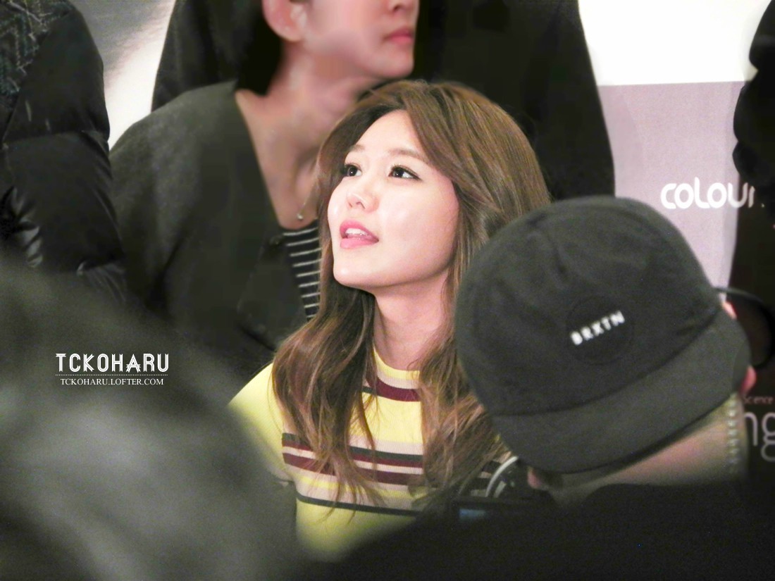 [PIC][04-02-2015]SooYoung xuất phát đi Hồng Kông để tham dự buổi fansign cho thương hiệu mỹ phẩm "LLang" - Page 2 Tumblr_njb1txjRAi1sewbc1o1_1280