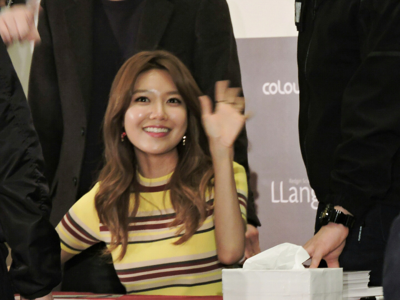 [PIC][04-02-2015]SooYoung xuất phát đi Hồng Kông để tham dự buổi fansign cho thương hiệu mỹ phẩm "LLang" - Page 3 Tumblr_njb0ltsorF1sewbc1o2_1280