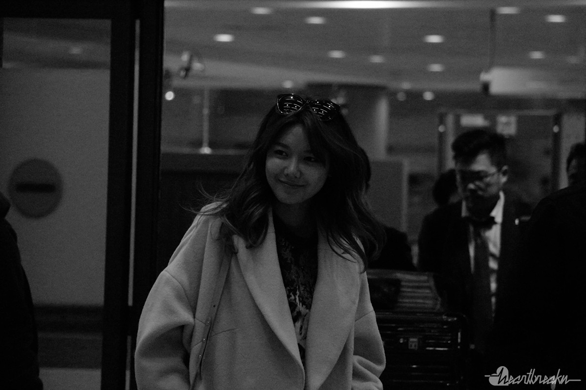 [PIC][06-02-2015]Tiffany và SooYoung trở về Hàn Quốc vào sáng sớm nay Tumblr_njcw760ssl1sewbc1o3_1280