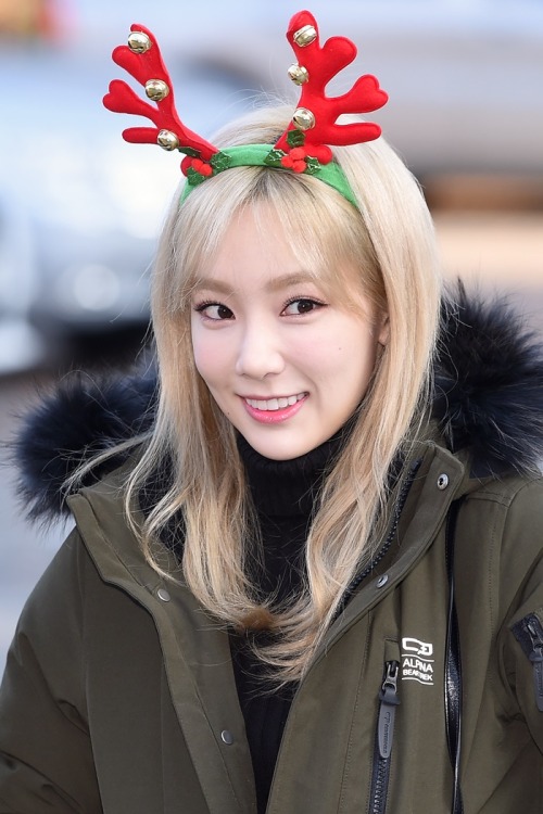 [PIC][04-12-2015]Hình ảnh mới nhất từ chuỗi quảng bá cho Mini Album "Dear Santa" của TaeTiSeo Tumblr_nytimtu1Uu1sewbc1o1_500