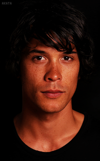 Bob Morley Tumblr_nkwvmt5onC1rnqz3no3_250