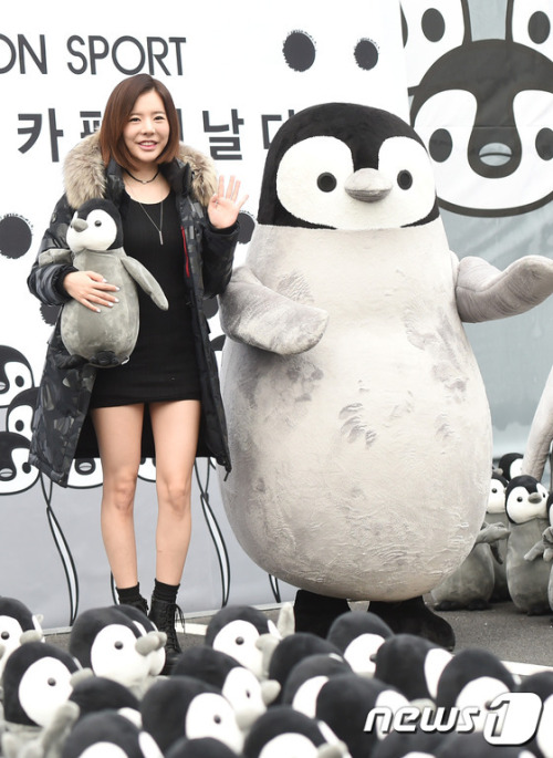 [PIC][24-11-2015]Sunny tham dự sự kiện "Kolon Sport 'Antarctica 1000 Penguins Flying'" vào chiều nay Tumblr_nybmocWdL71sewbc1o1_500