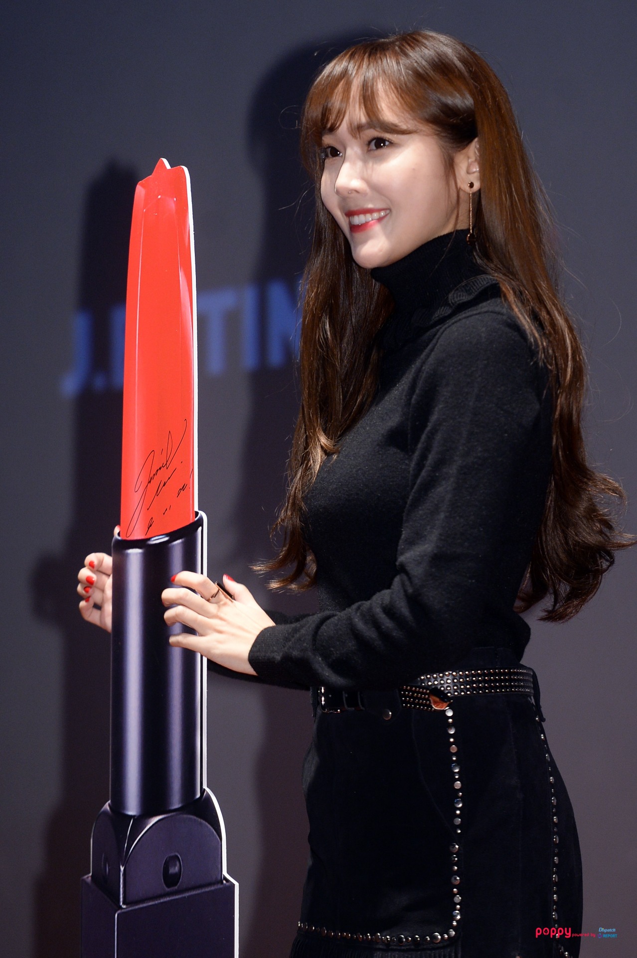 [PIC][07-11-2015]Jessica tham dự buổi Fansign cho dòng mỹ phẩm "J.ESTINA RED" tại "Myeongdong Lotte Cinema" vào chiều nay - Page 2 Tumblr_nxgph01KzZ1tuu6bfo4_1280
