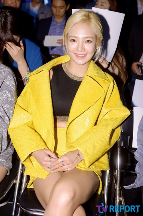 [PIC][20-10-2015]HyoYeon tham dự "HERA SEOUL FASHION WEEK S/S 2016 'KYE'" vào trưa nay Tumblr_nwixhxVxhg1sewbc1o1_500