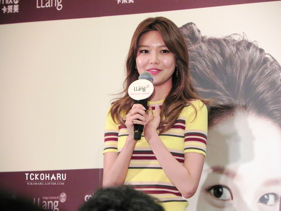 [PIC][04-02-2015]SooYoung xuất phát đi Hồng Kông để tham dự buổi fansign cho thương hiệu mỹ phẩm "LLang" - Page 2 Tumblr_njb1ks2oHu1sewbc1o1_1280