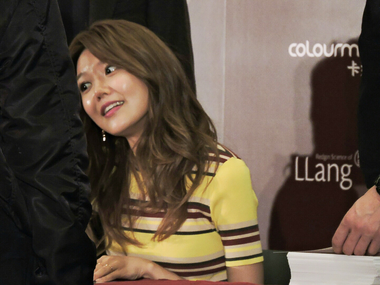 [PIC][04-02-2015]SooYoung xuất phát đi Hồng Kông để tham dự buổi fansign cho thương hiệu mỹ phẩm "LLang" - Page 3 Tumblr_njb0joPymO1sewbc1o3_1280