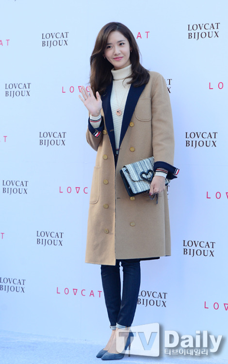 [PIC][24-10-2015]YoonA tham dự buổi fansign cho thương hiệu "LOVCAT" vào chiều nay Tumblr_nwpsjmD9aL1sewbc1o1_500