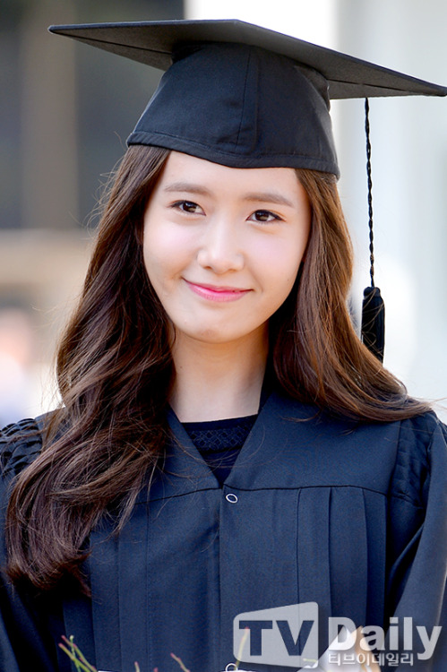 [PIC][24-02-2015]YoonA tham dự Lễ Tốt Nghiệp của Trường Đại học Dongguk và Hội thảo về Lễ Tốt Nghiệp vào sáng nay Tumblr_nk9il1PdyA1sewbc1o1_500