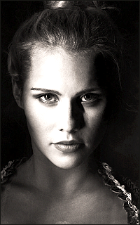 Claire Holt + 003 Avatars + 200*320 Tumblr_njxymphbvv1uo6ey9o3_250