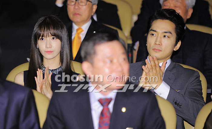 [PIC][03-03-2015]YoonA nhận giải "Best Taxpayers Presidential Award" và nhậm chức đại sứ cho "National Tax Service" vào hôm nay Tumblr_nkmmtmKNm91sewbc1o2_1280