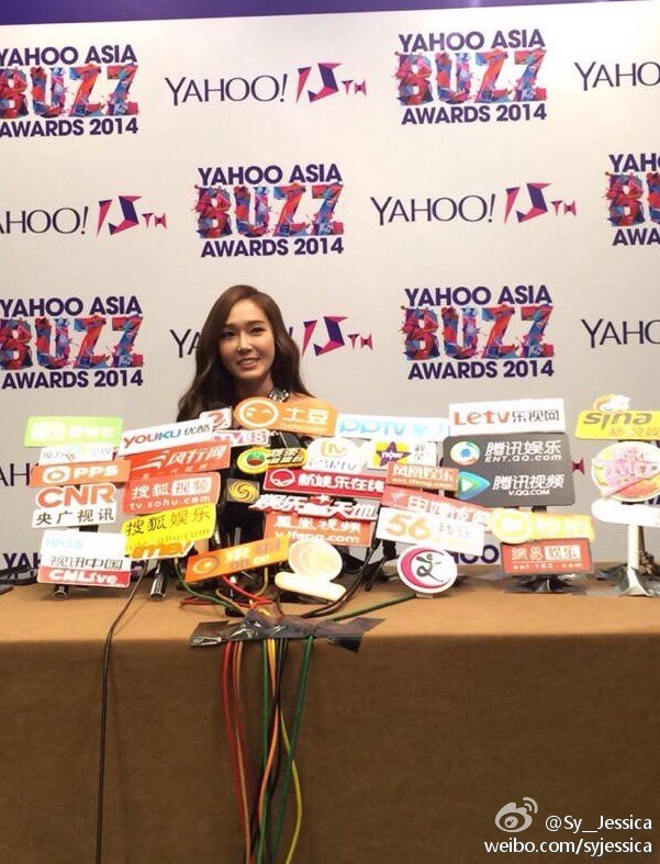 [PIC][07-12-2014]Jessica khởi hành đi Hồng Kông để tham dự "Yahoo Asia Buzz Award 2014" vào sáng nay - Page 2 Tumblr_ngavrguSL81sewbc1o4_1280