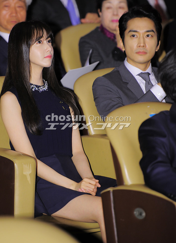 [PIC][03-03-2015]YoonA nhận giải "Best Taxpayers Presidential Award" và nhậm chức đại sứ cho "National Tax Service" vào hôm nay Tumblr_nkmmseomi71sewbc1o1_1280