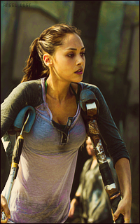 Lindsey Morgan Tumblr_nleyf30Lh21swwx3co7_250