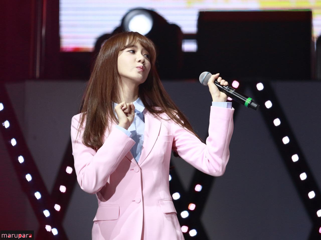 [PIC][29-11-2014]SNSD khởi hành đi Trung Quốc để tham dự "China for GG 1st Fan Party in Bejing" vào sáng nay - Page 14 Tumblr_ng4w9oeoed1sfuilqo3_1280