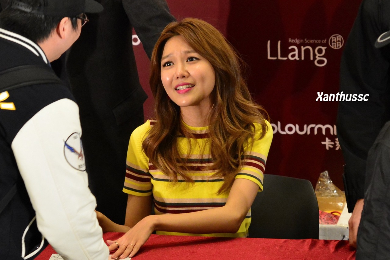 [PIC][04-02-2015]SooYoung xuất phát đi Hồng Kông để tham dự buổi fansign cho thương hiệu mỹ phẩm "LLang" - Page 4 Tumblr_njelog5EXS1sewbc1o2_1280