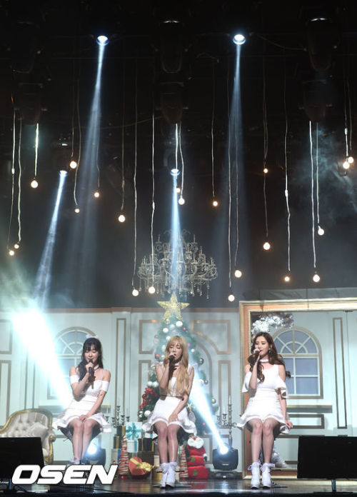 [PIC][03-12-2015]TaeTiSeo tham dự Showcase "TTS X-MAS Special 'Dear Santa'" vào tối nay Tumblr_nys5mctBTR1sewbc1o1_500