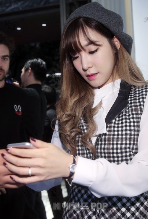 [PIC][24-10-2015]Tiffany khởi hành đi Nhật Bản để tham dự "Moncler Tokyo Ginza Opening" vào sáng nay Tumblr_nwq9mudsEl1sewbc1o1_500