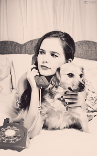 Zoey Deutch Tumblr_mxemkd5HwB1sllbxko8_250