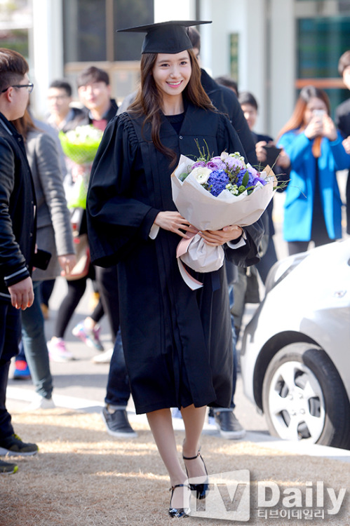 [PIC][24-02-2015]YoonA tham dự Lễ Tốt Nghiệp của Trường Đại học Dongguk và Hội thảo về Lễ Tốt Nghiệp vào sáng nay Tumblr_nk9iuqr9bf1sewbc1o1_500