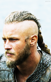 Travis Fimmel Tumblr_nayni7ul5A1rnqz3no3_250