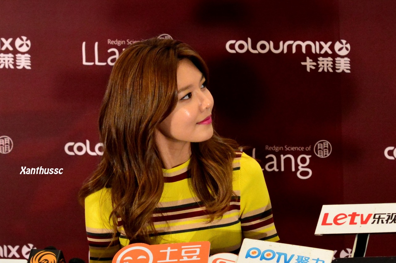 [PIC][04-02-2015]SooYoung xuất phát đi Hồng Kông để tham dự buổi fansign cho thương hiệu mỹ phẩm "LLang" - Page 4 Tumblr_njeljoYgUT1sewbc1o1_1280