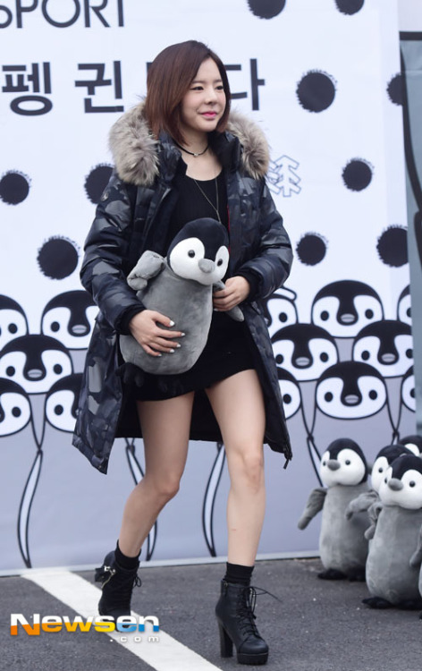 [PIC][24-11-2015]Sunny tham dự sự kiện "Kolon Sport 'Antarctica 1000 Penguins Flying'" vào chiều nay Tumblr_nybmf7PalX1sewbc1o1_500